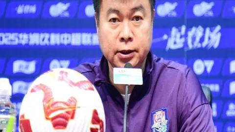 “中国高校篮球名人堂首次开堂，九位篮球英才获誉上榜”