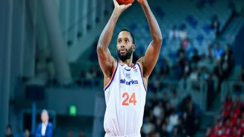 红魔关键一击战胜富勒姆，老帅曼联执教路感叹岁月催人